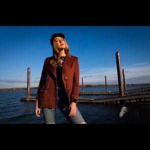 Meet your Posher, Vita